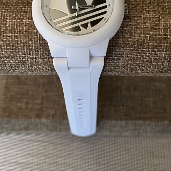ADIDAS ORIGINAL PRE-LOVED AUTHENTIC WHITE & BLACK SOFT SILICONE SIGNATURE WATCH - Picture 13 of 15